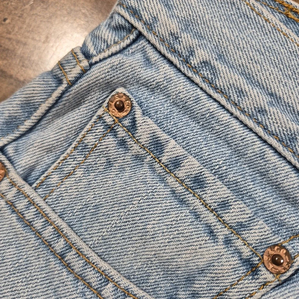 Vintage Levis 550 Baggy Jeans Men 32x36 Blue Denim Y2K Paint Distressed 2000s 02